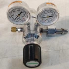 Praxair 3123321-01-540 Gas Regulator Gage1 Max 200psi Gage2 Max 4000psi Felmale