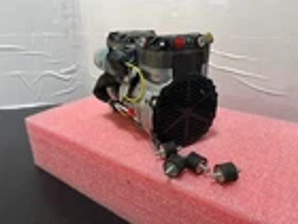 Gast 87R647 Oil Free Twin Cylinder Vacuum Pump 1/2HP 120/240V 6.2A Quiet New!