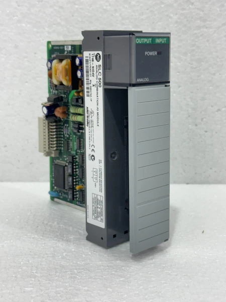 Allen Bradley 1746-NIO4V SLC 500 Analog Output Module