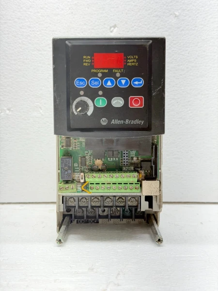 Allen Bradley 22bd2p3n104 VFD PowerFlex 40 Ac Drive 075kW  10HP Tested
