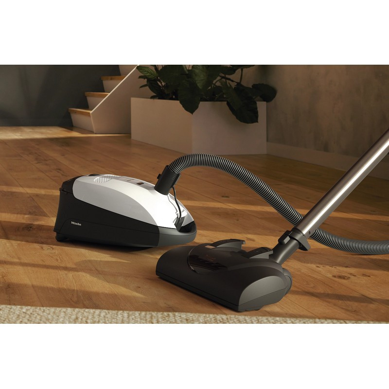 Unbox Savings: Open-Box Miele Classic C1 Cat & Dog Vacuum Deals!
