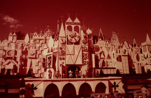 Disneyland 35mm ENTRANCE Small World Souvenir Slide PANA-VUE (Vintage) VP536