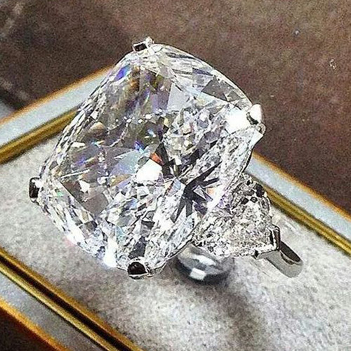 925 Silver Ring with White Sapphire Gem