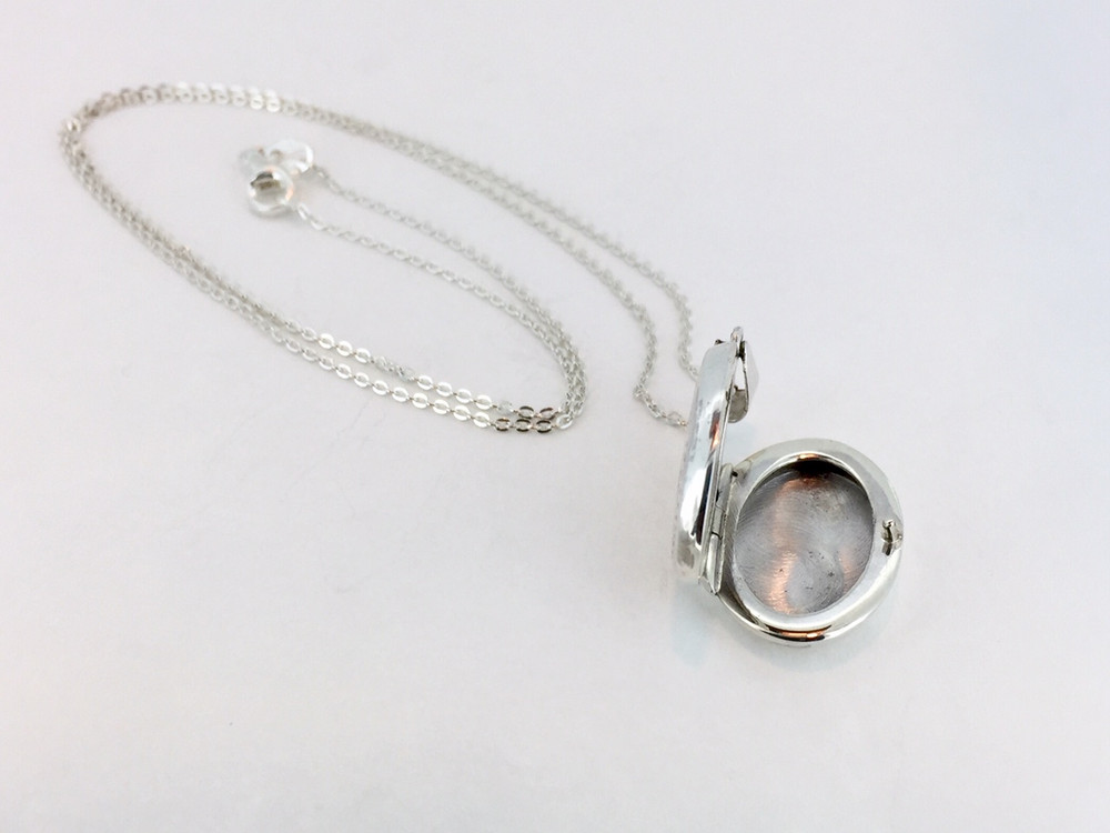 Sterling Silver Oval Etched Locket w/Chain