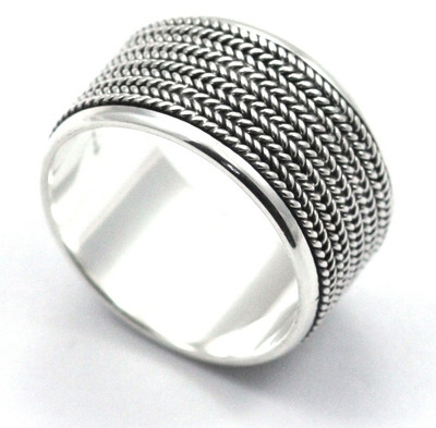 Sura Tali Air Spinner Ring - Size 8 Only