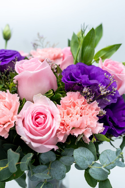 Nobleza / Rosa Clarita, Lisianthus Morado y Clavel Rosa CABOS