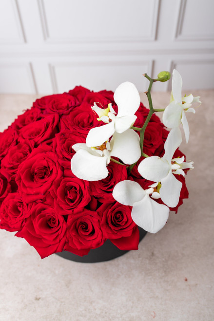 Rojo Escarlata - Rosa Roja en Caja con Orquídea