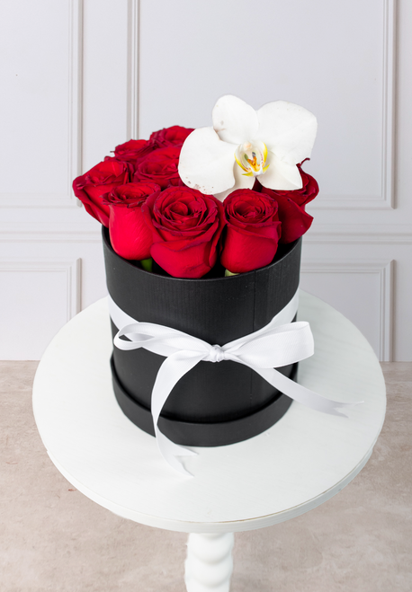 Señorita / Caja de Rosas Rojas con Orquídea CH/IXT