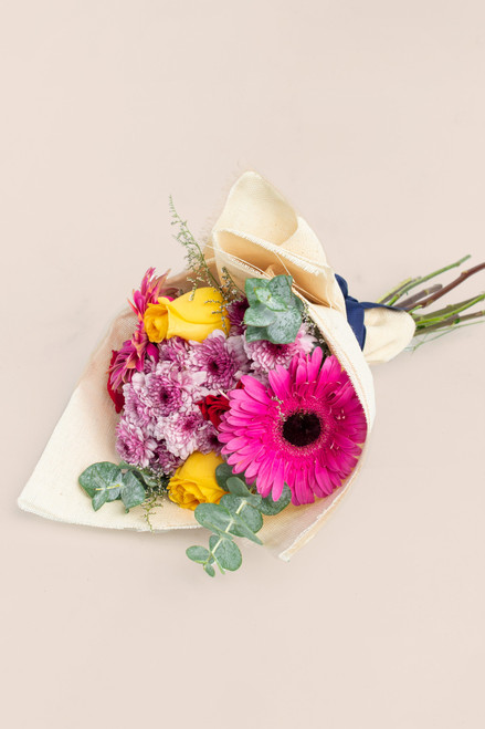 Ramo Gerbera, Rosa Amarilla, Roja y Moreliana / Envoltura Yute TORREÓN