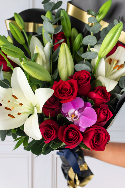Kioto / Ramo de Rosas Rojas y Lilium Blanca ENS