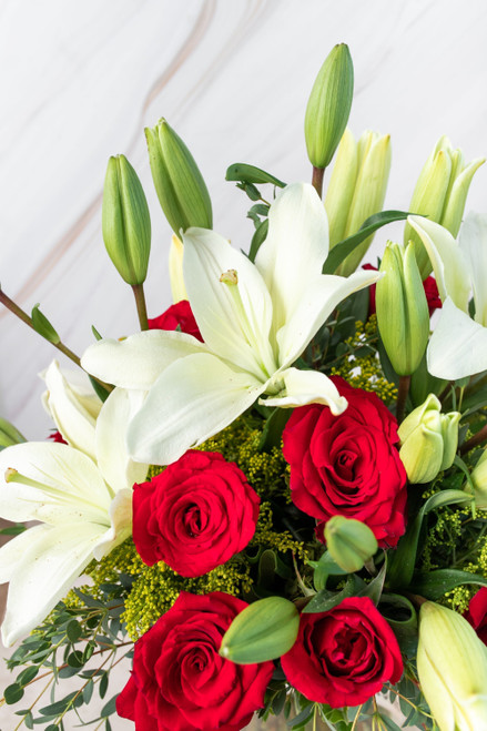 Carmín / Rosas Rojas y Lilium Blanca MER