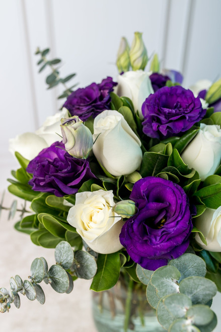 Claro de Luna / Rosa Blanca y Lisianthus Morado PUEBLA.