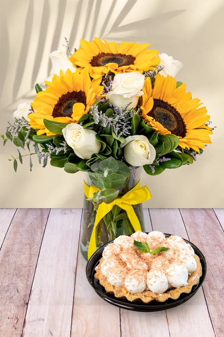 Tarta Individual Plátano con Sol Radiante - 3 Girasoles y Rosa Blanca | Mercado Jamaica 21S