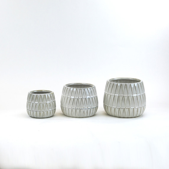 CLB8105CR - Medium Cream Reactive Glazed Bowl with Triangle Print - 6.7" W x 5" H (12 pcs/case)