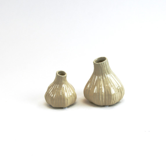 CBD4003WT - Small Ceramic Garlic Pod Bud Vase - 3" W x 3.3" H (16 pcs/case)