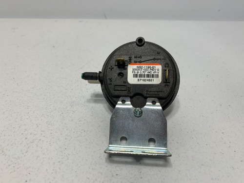 Cleveland Controls NS2-1195-01 Pressure Switch 0.70" WC
