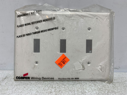 Cooper PJ3W Wallplate 3-Gang Mid-Size Polycarbonate White