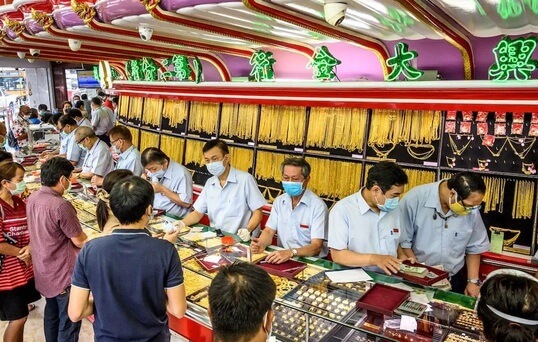 Traditional gold jewelry shop on Bangkoks Yaowarat road