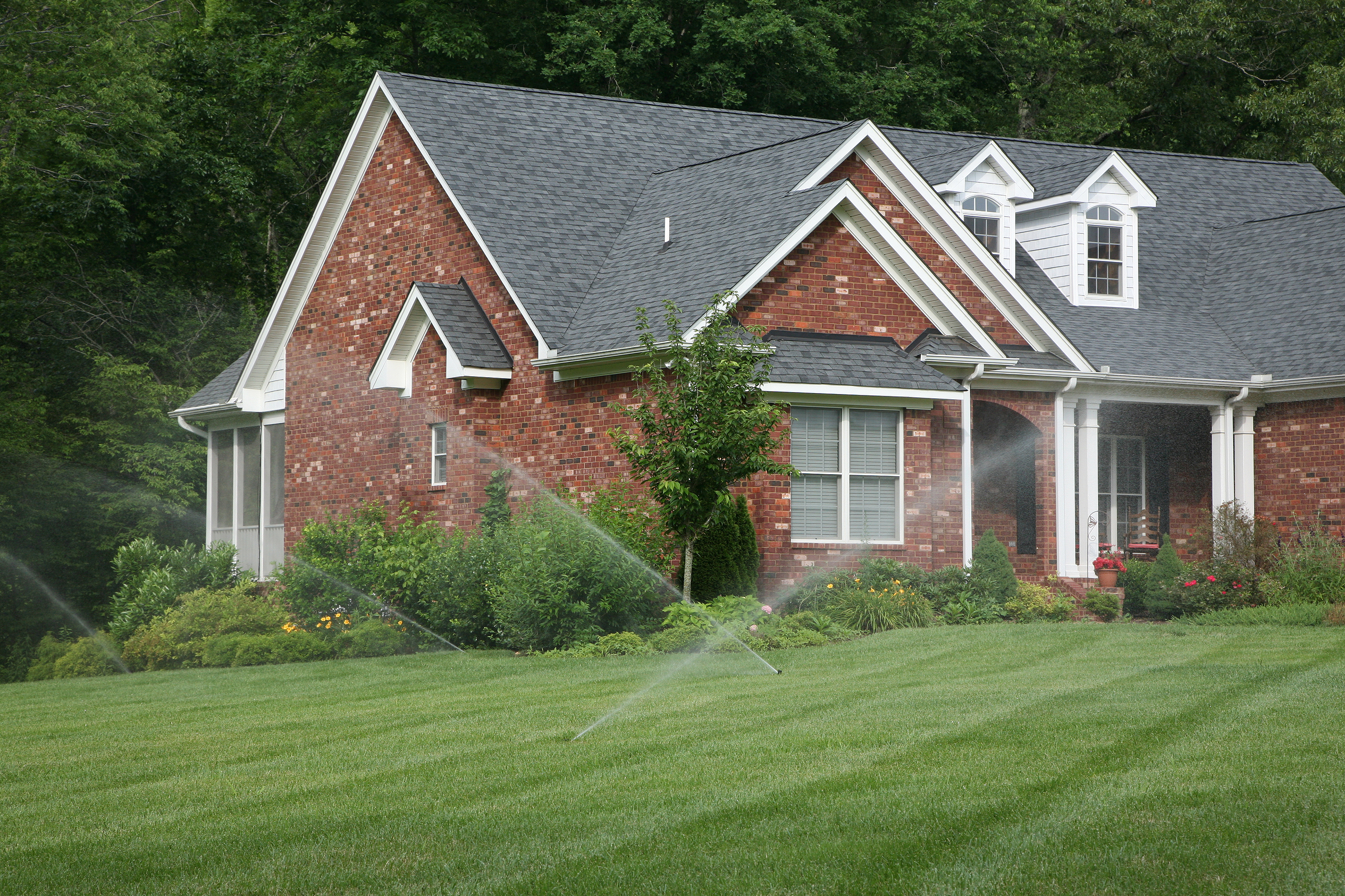 How to Keep Your Lawn Lush as Temperatures Rise