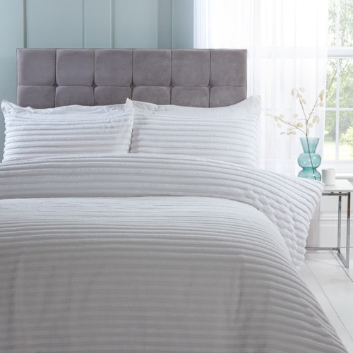 Oakley Tufted Stripe Double Duvet Set - White