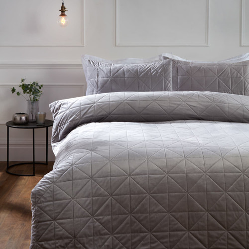 Oscar All Over Velvet Quilted King Duvet Set - Grey