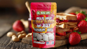 PEANUT BUTTER & STRAWBERRY JELLY FREEZE DRIED BITES