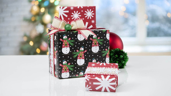 SNOWMAN IN SWEATER REVERSIBLE WRAP
