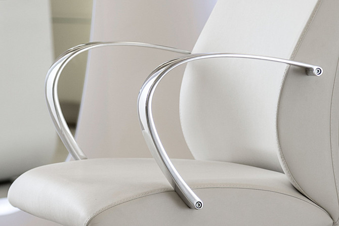 Maletti Madam Lioness Styling Chair