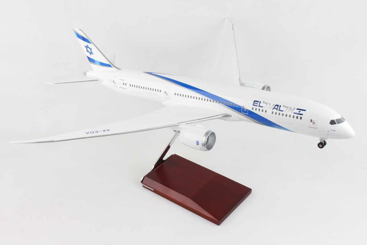 B737-800 (Southwest) W/Gear And Wood Stand Desktop Model Skymarks 1/100 Scale