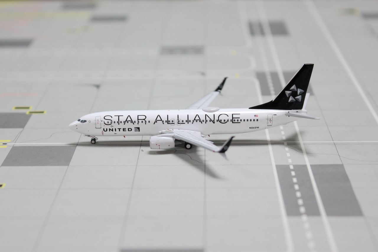 United Airlines Star Alliance B737-800 N26210 202232 1:400