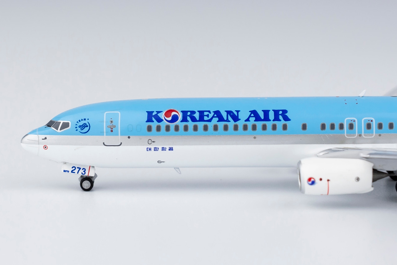 Korean Air 737-900ER/w HL8273 79016 1:400