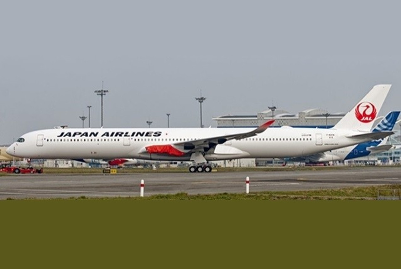 JAL Japan Airlines Airbus A350-1000 JA01WJ With Stand WB4023 1:400