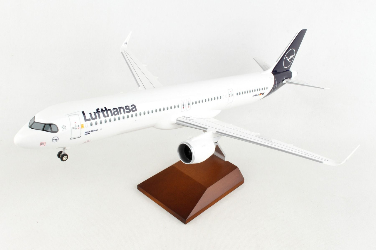 SKYMARKS LUFTHANSA A321NEO W/WOOD STAND & GEAR SKR8429 1:100