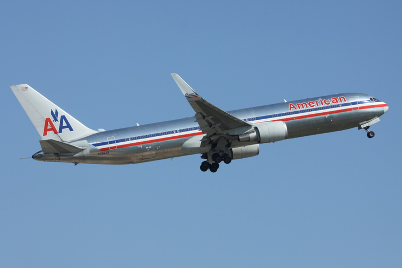 American Airlines (polish) Boeing 767-300ER/W N396AN PH04556 1:400