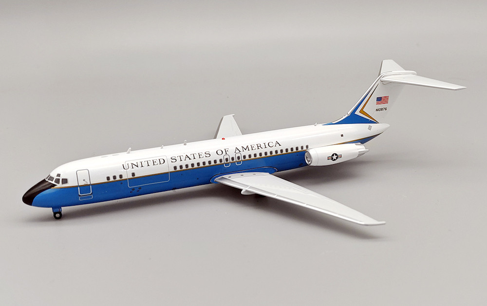 INFLIGHT 1/200 DC-9-30 アメリカ海軍C-9B Inflight200 USA - Air Force C-9A Nightingale (DC-9-32CF) 71-0876