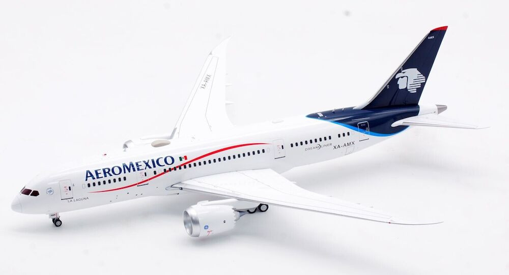 Inflight200 AeroMexico Boeing 787-8 Dreamliner XA-AMX with stand