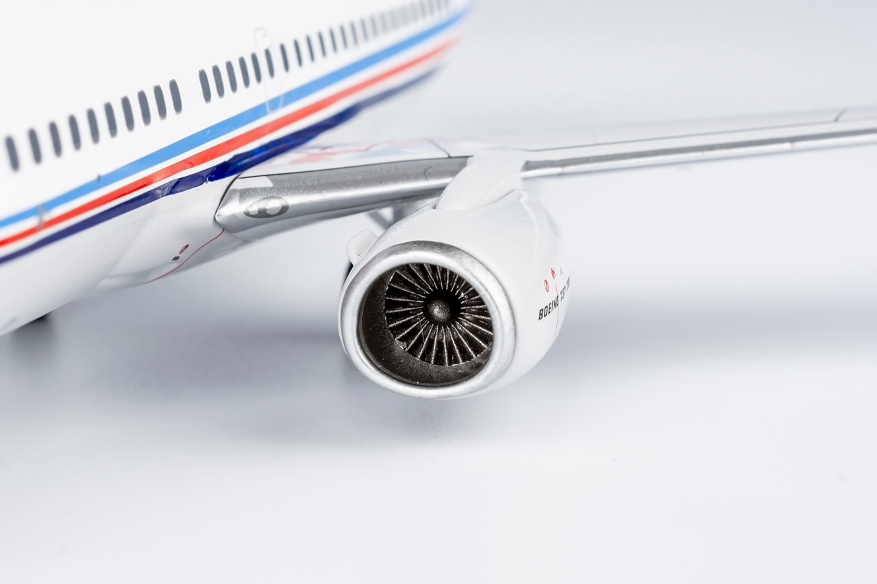 モデルプレーン 1:200（B737-700） NG Models PLA Air Force 737-700 B-4025 05001 1:200