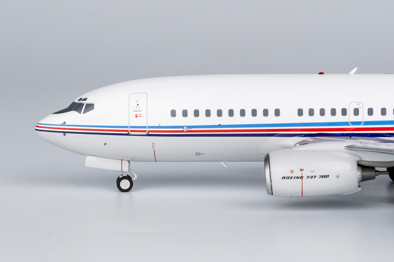 NG Models PLA Air Force 737-700 B-4025 05001 1:200