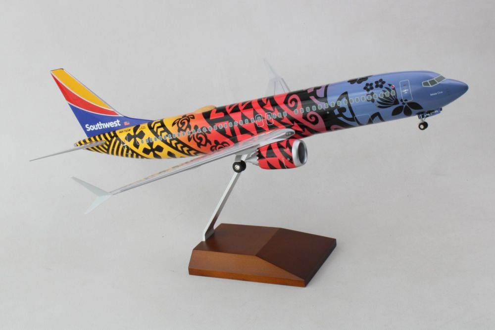 SOUTWHEST 737MAX8 IMUA ONE W/WOOD STAND &GEAR SKR8297 1:100