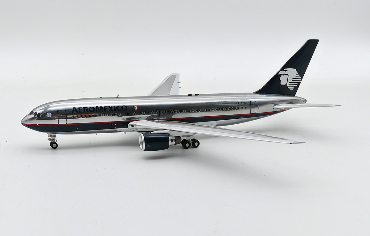 Inflight200 AeroMexico Boeing 767-283/ER XA-TNS with stand