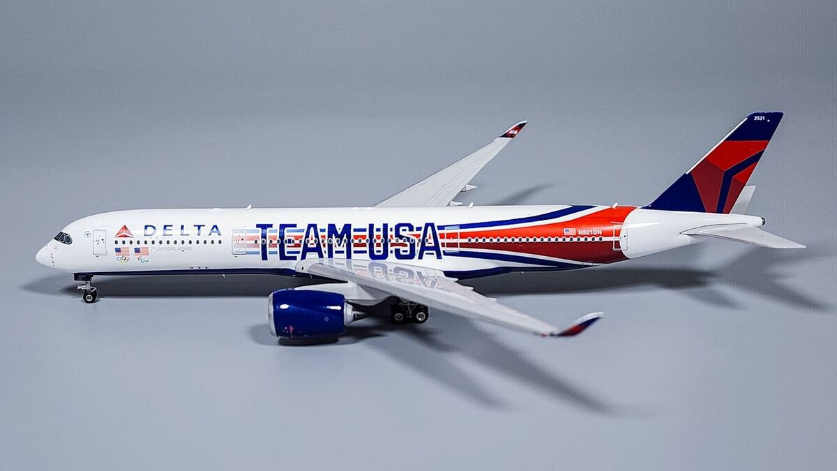 Phoenix Models Delta Air Lines Airbus A350-900 N521DN 04590 1:400