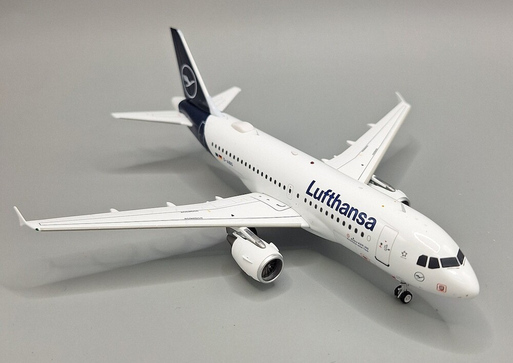 Lufthansa A319-112 D-AIBG JF-A319-020 1:200