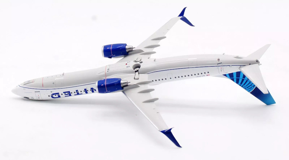 Inflight200 United Airlines Boeing 737-924/ER N53441 with stand