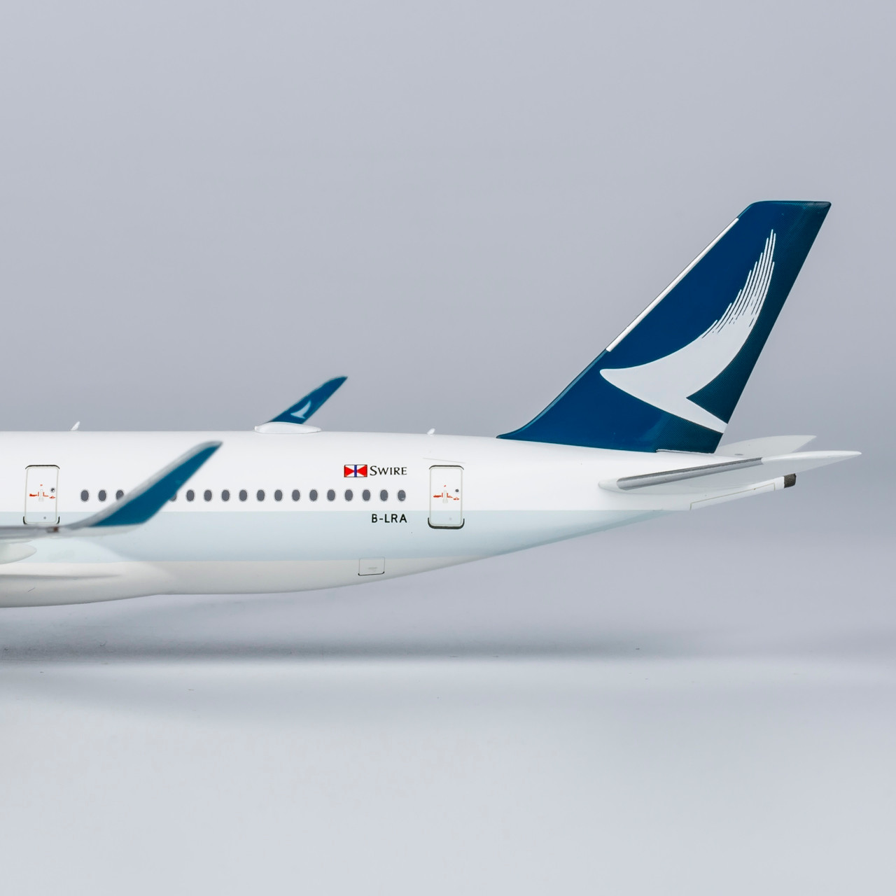 NG Models Cathay Pacific Airways A350-900 ULTIMATE B-LRA