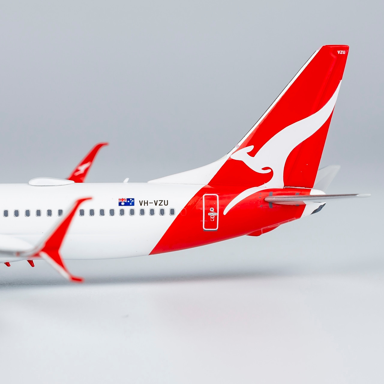NG Models Qantas 737-800/w 1st Qantas Boeing 737 to wear the split