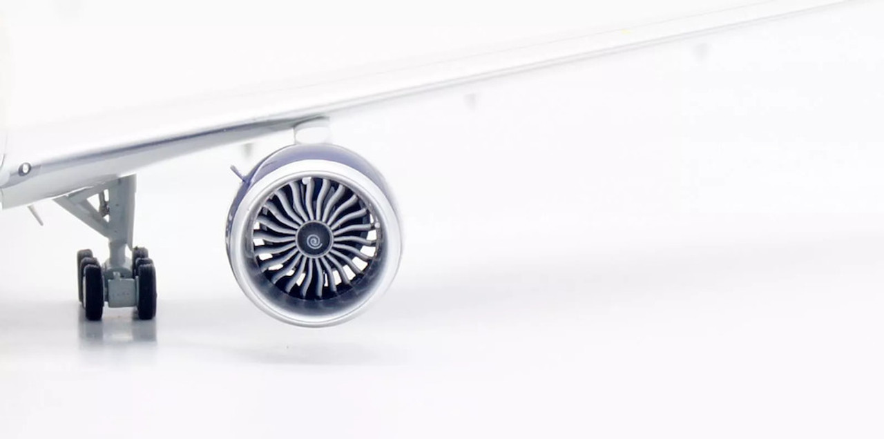 Inflight200 Atlas Air Boeing 777-F16 with stand IF777F5Y1024
