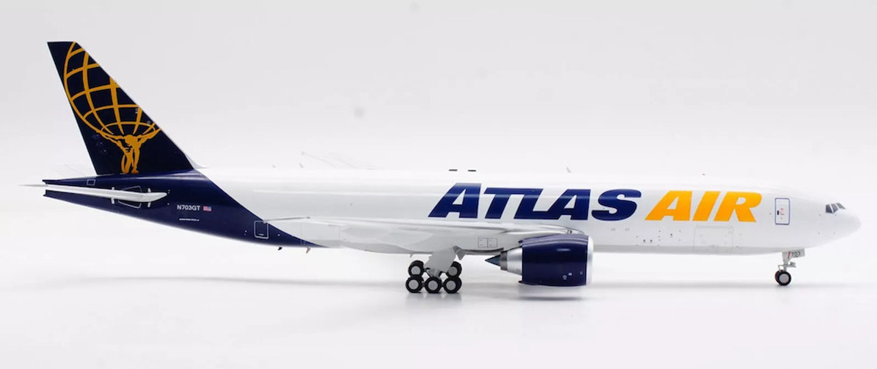 Inflight200 Atlas Air Boeing 777-F16 with stand IF777F5Y1024