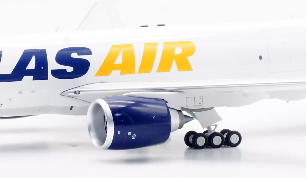 Inflight200 Atlas Air Boeing 777-F16 with stand IF777F5Y1024