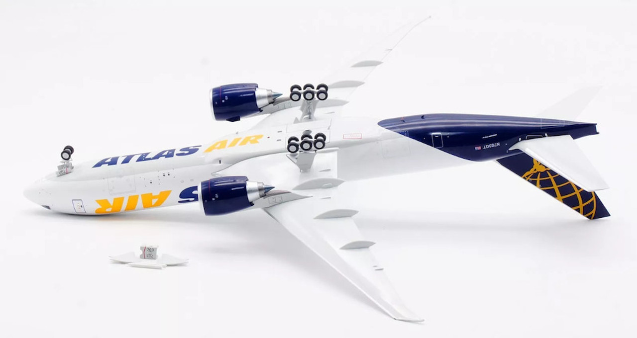 Inflight200 Atlas Air Boeing 777-F16 with stand IF777F5Y1024