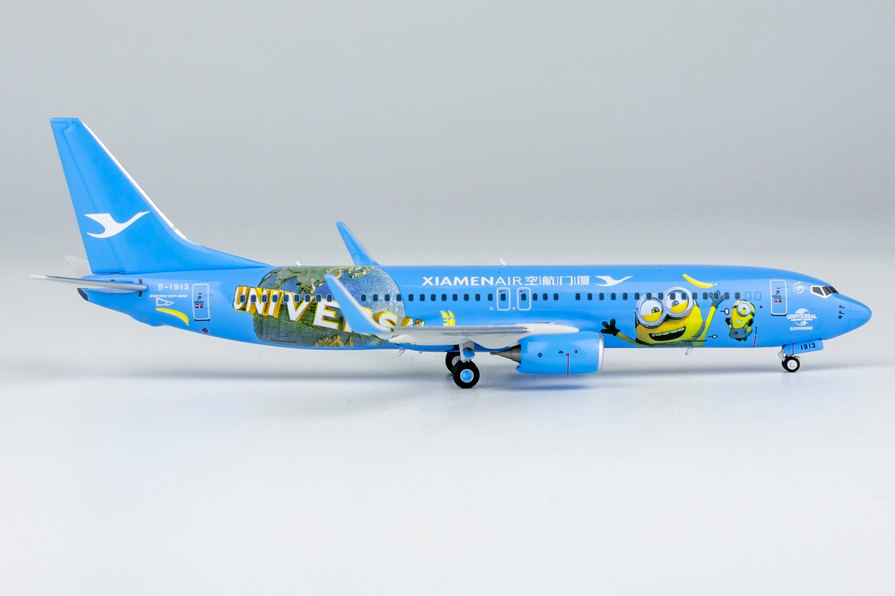 Xiamen Airlines Boeing 737-800 Universal Resort (minions